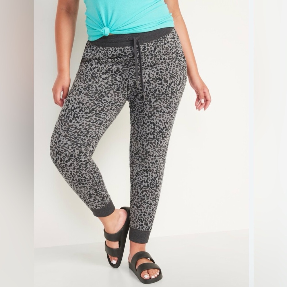 NWT OLD NAVY Women's Grey Leopard Mid-Rise Vintage Street Joggers XS Petite